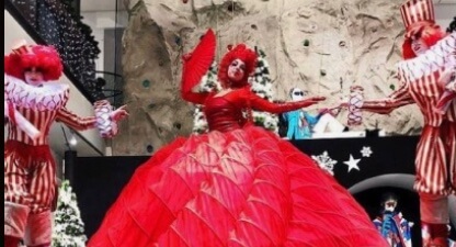 Intervenções
artísticas com personagens, bailarinos,
música e mímicas.